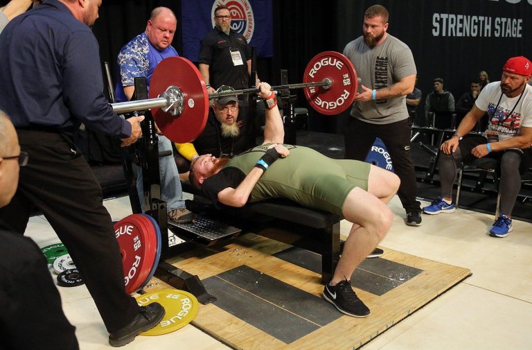 Powerlifting, Strongman ve Crossfit Yapan Tek Elli Sporcu İlk Halter Yarışmasında Uçtu!